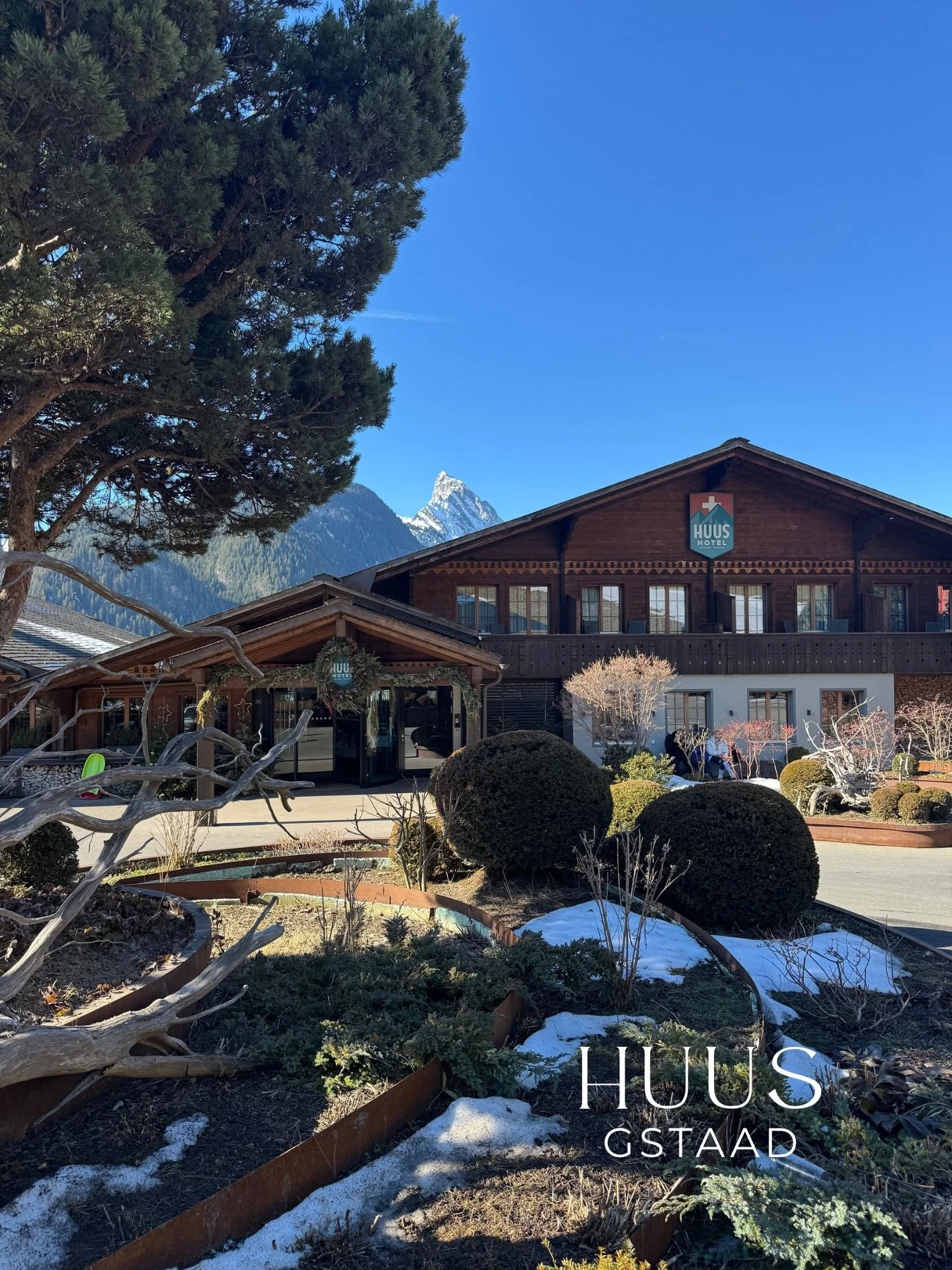 Traveling is about discovering new places,
new moments, and new perspectives.

And sometimes,
you find a place that quietly feels like home. @huusgstaad 

No wonder Huus means home.

AD