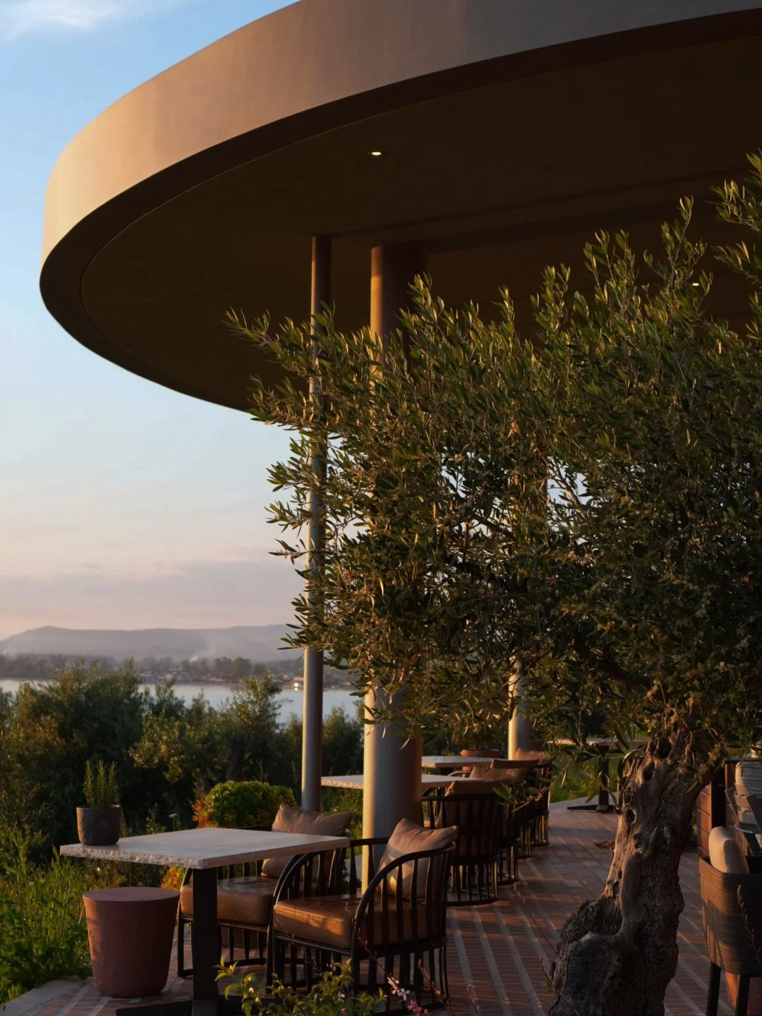 an afternoon that felt like a pause
between sunlight, sea and silence 💫

invited by @mo_costanavarino
