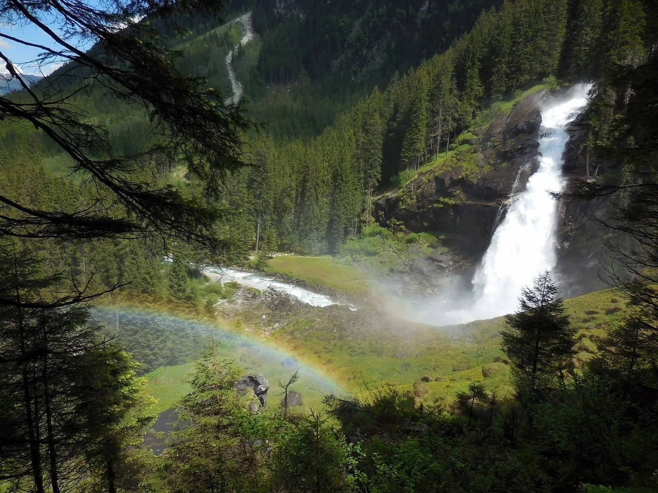 waterfall-992603_1280.jpg
