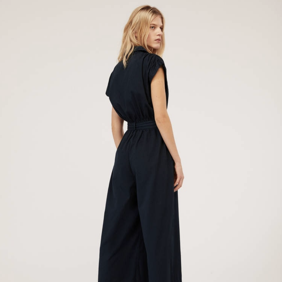 navyjumpsuit.png