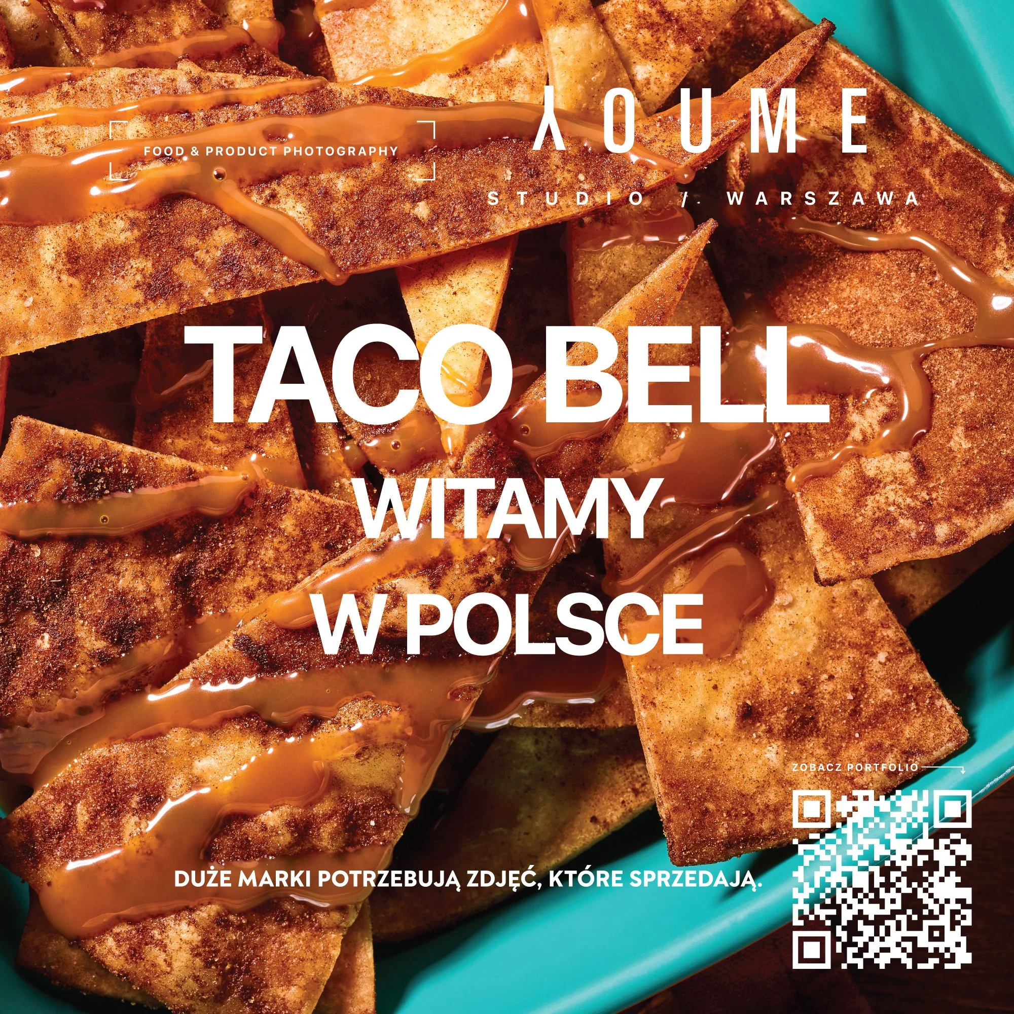 Fotografia food przedstawiająca chrupiące tortille z cynamonem i sosem karmelowym wykonana przez YOUME STUDIO w Warszawie.