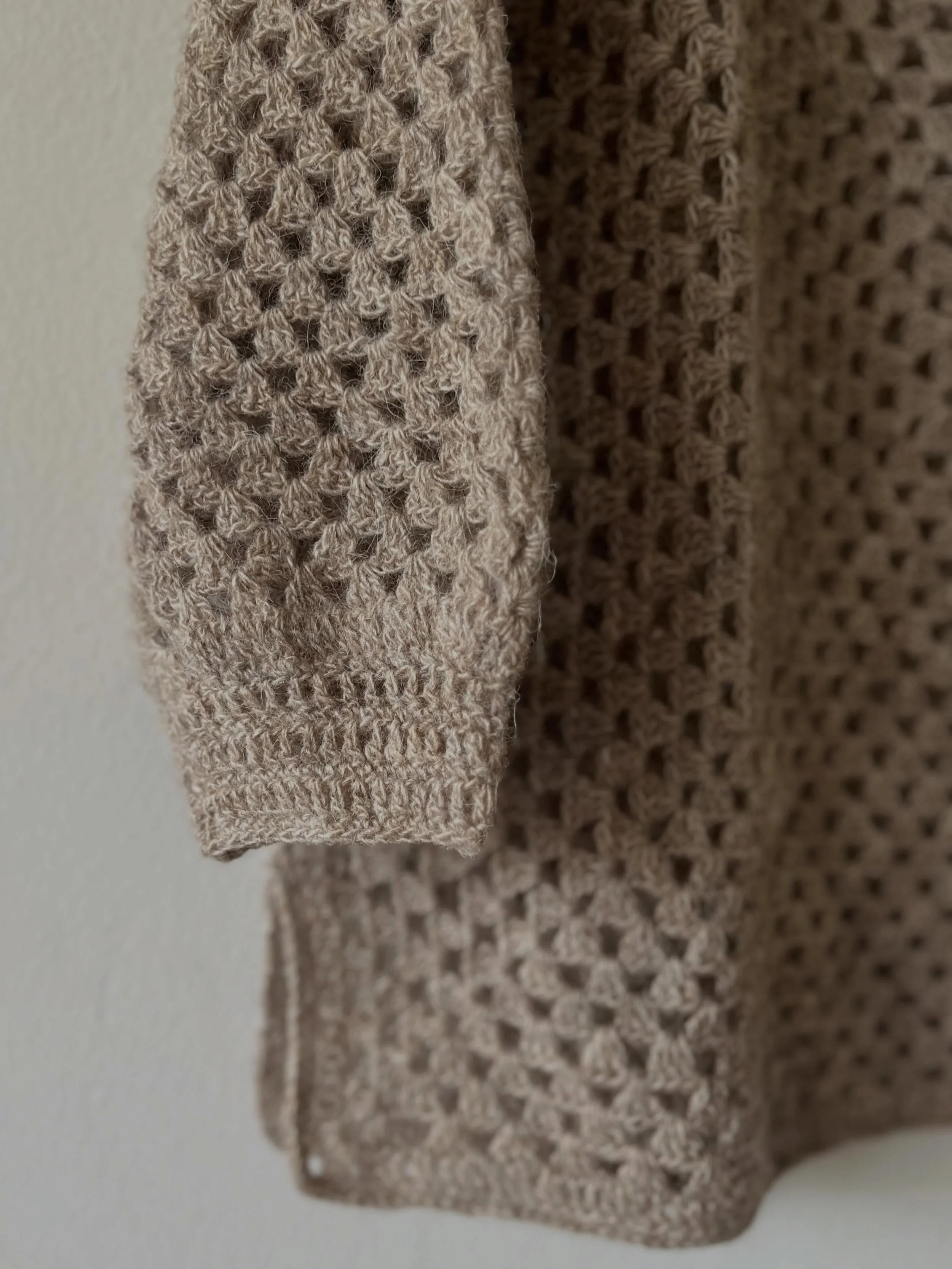 A little more than halfway through testing - more soon 😉 

#AmmaGrannySquareTop #CrochetPattern #CrochetTest #IcelandicWool #Einband