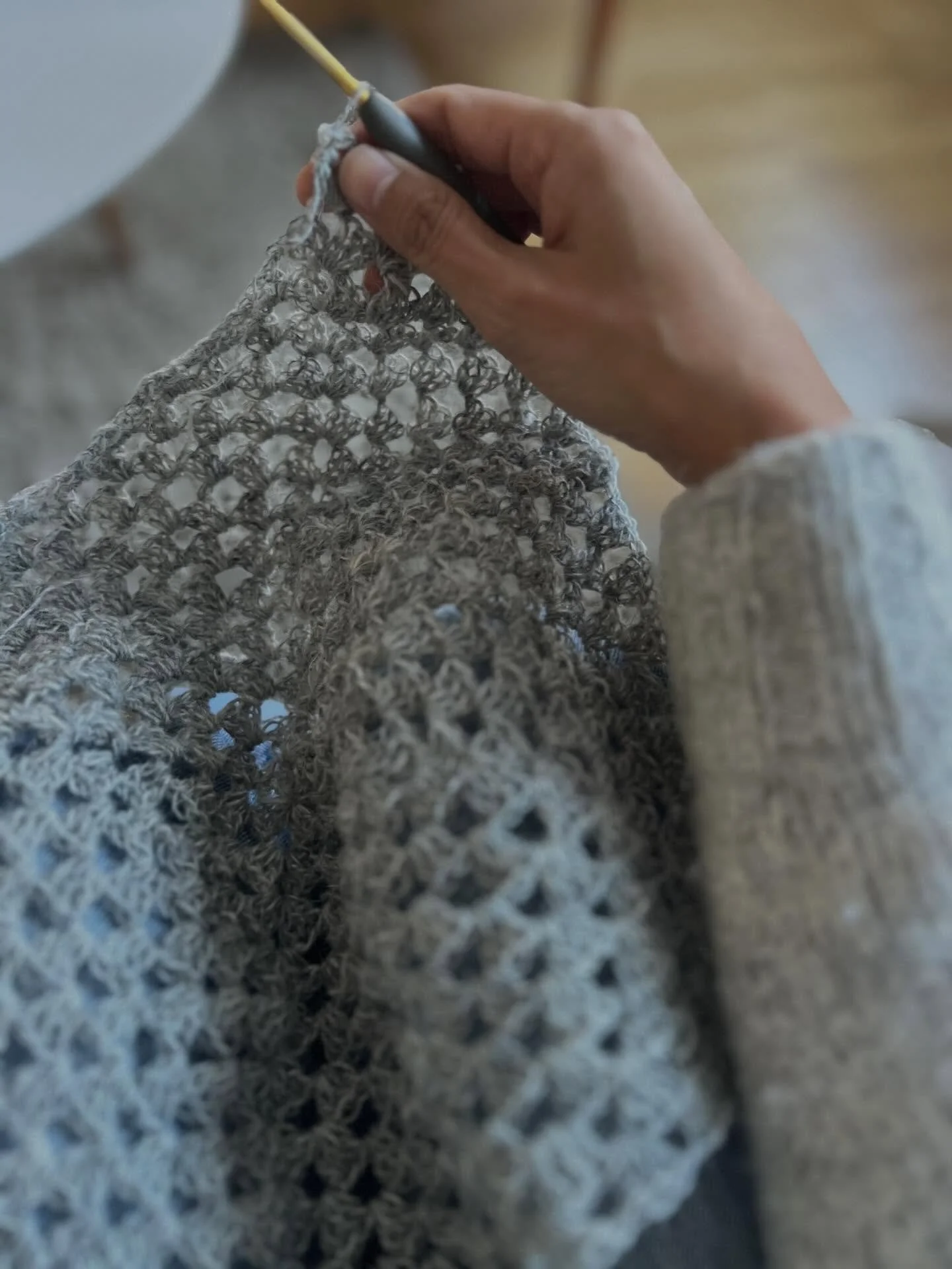 The #AmmaGrannySquareTop test is underway (and I&rsquo;m making one too) - swipe through for some sneak peeks from my wonderful testers - they are doing an amazing job! ✨ 

This design started as a basic &ldquo;recipe&rdquo; for a granny square top, 
