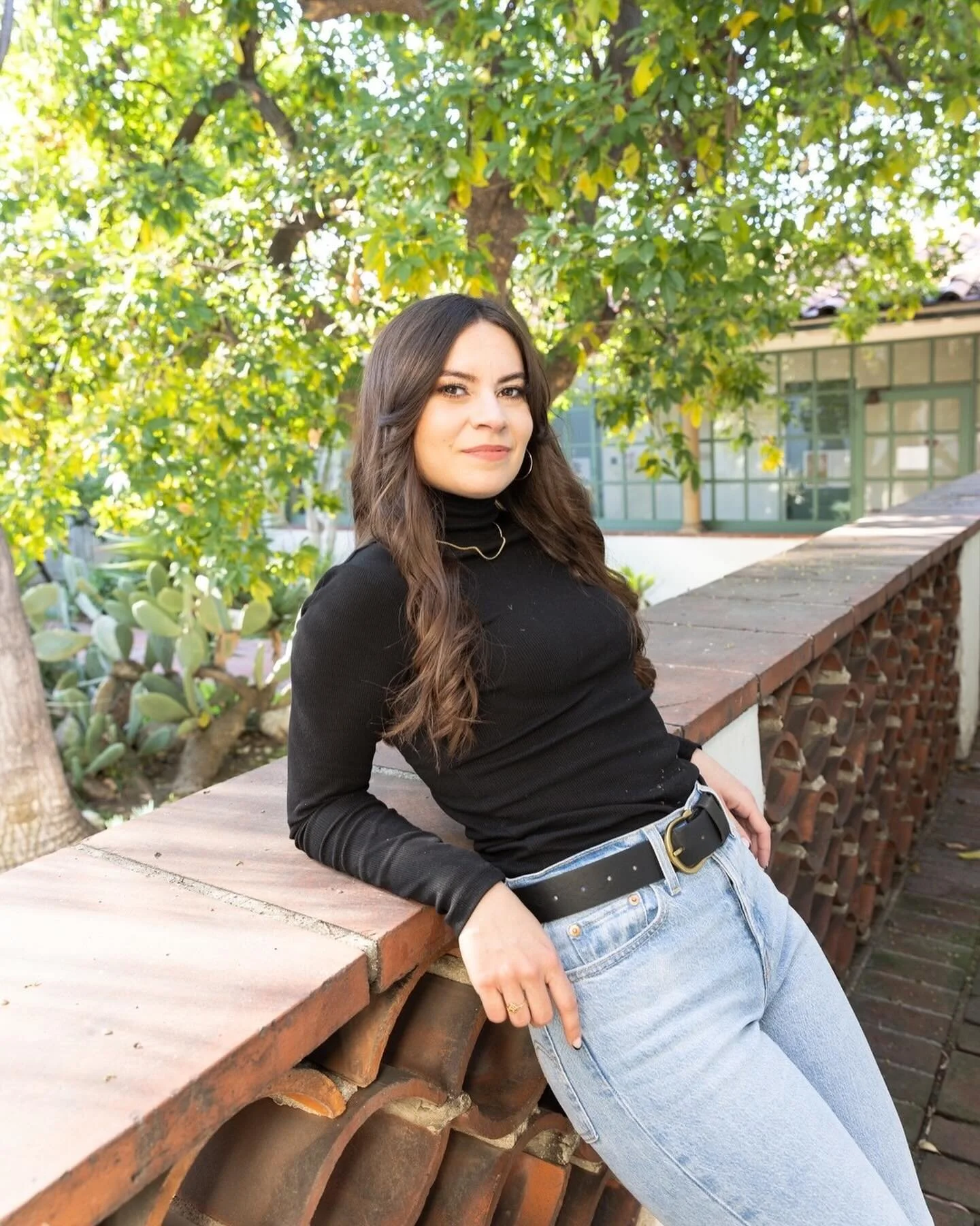 Capturing Cynthia of  @mariaconsuelodesigns was flowing from her natural beauty and effortless style against the backdrop of a Spanish revival building surrounded by California trees really created a visually appealing and cohesive aesthetic that rep