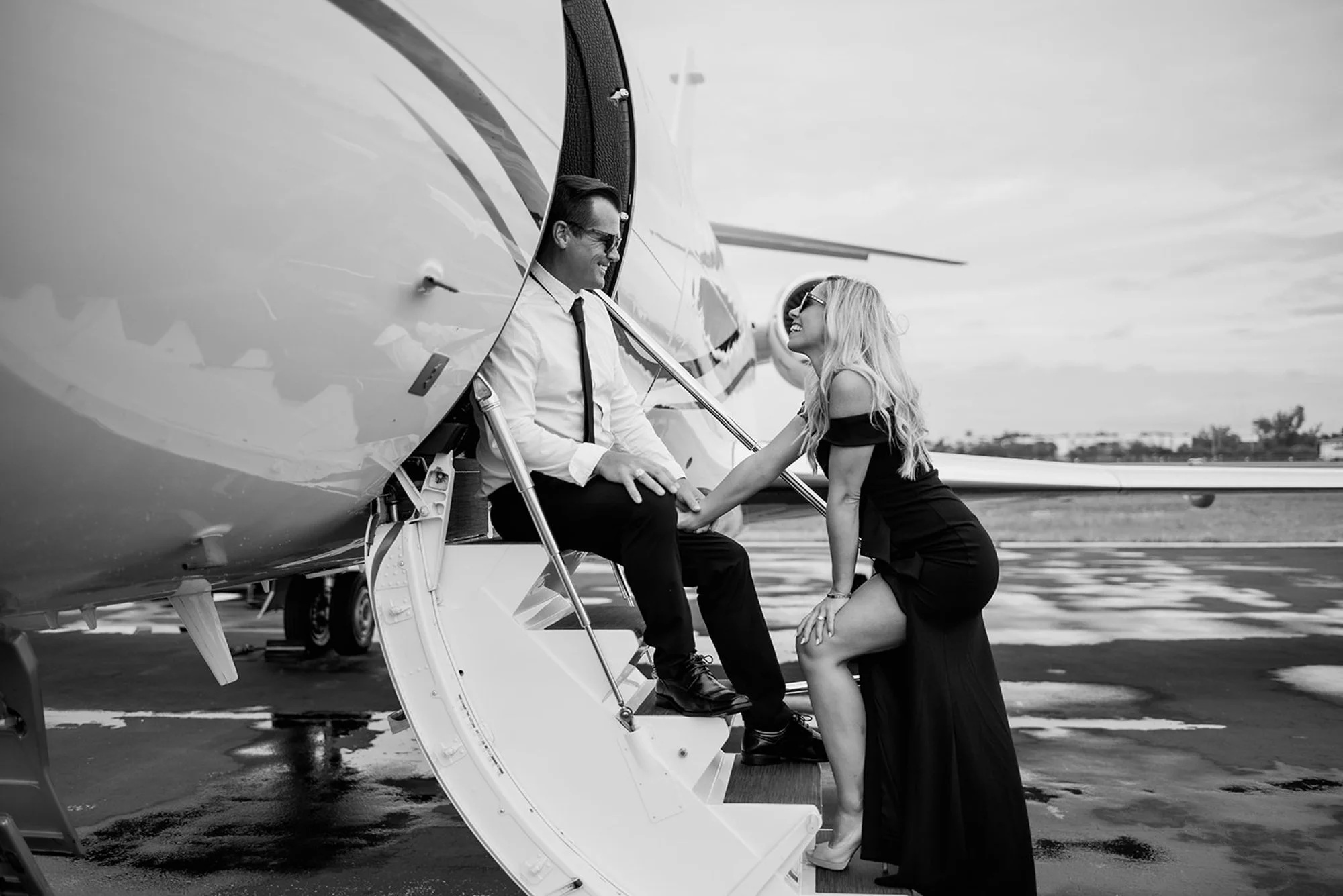 Jennifer+Justinengagement_airport_0011_NIKOND810-Copy1.jpg