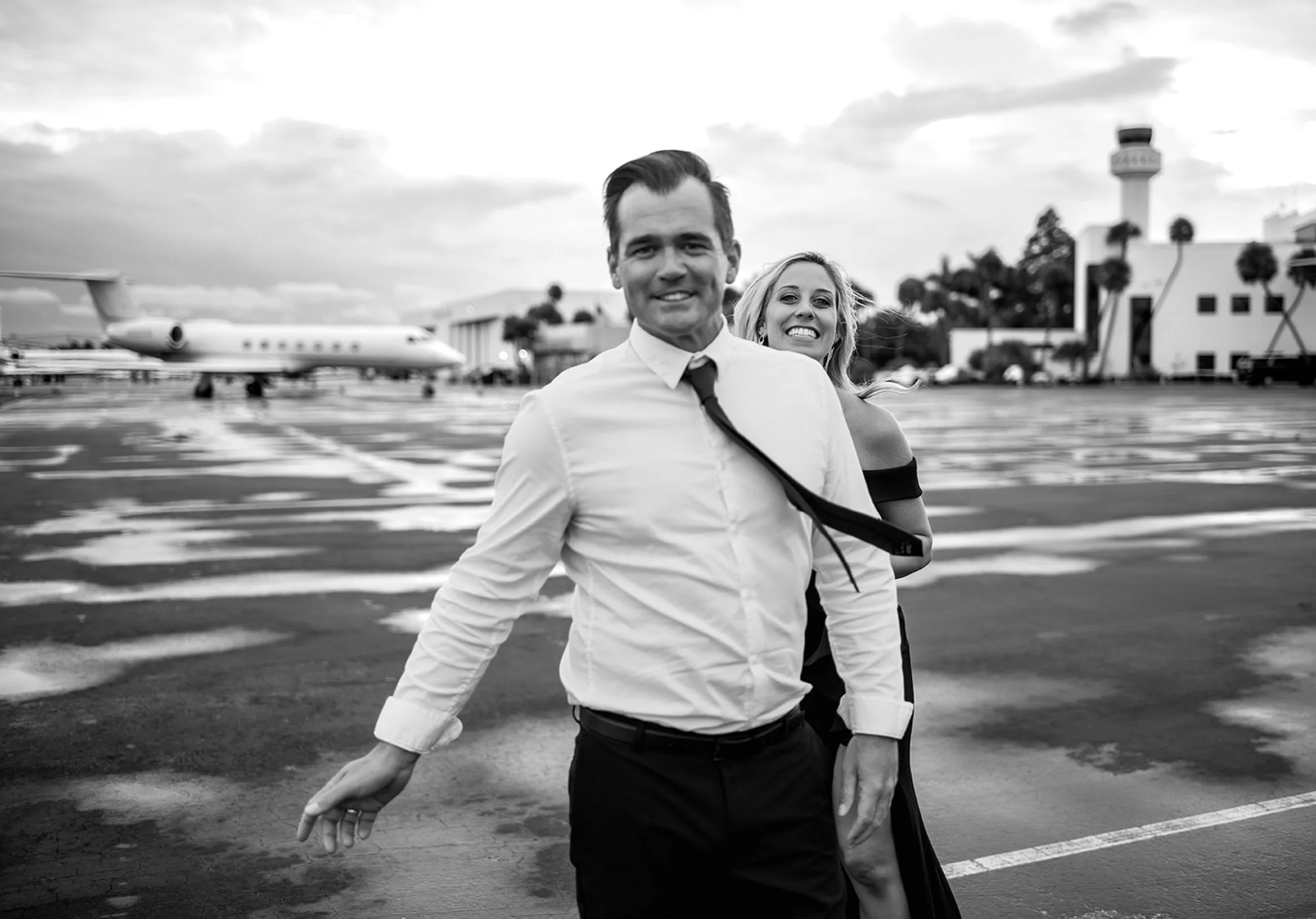 Jennifer+Justinengagement_airport_0071_NIKOND810-Copy1.jpg