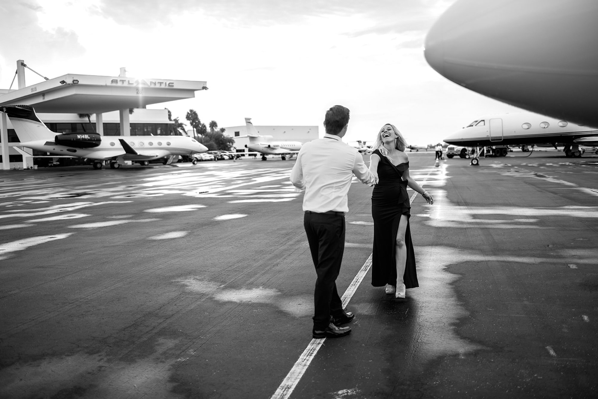 Jennifer+Justinengagement_airport_0131_NIKOND810-Copy1.jpg