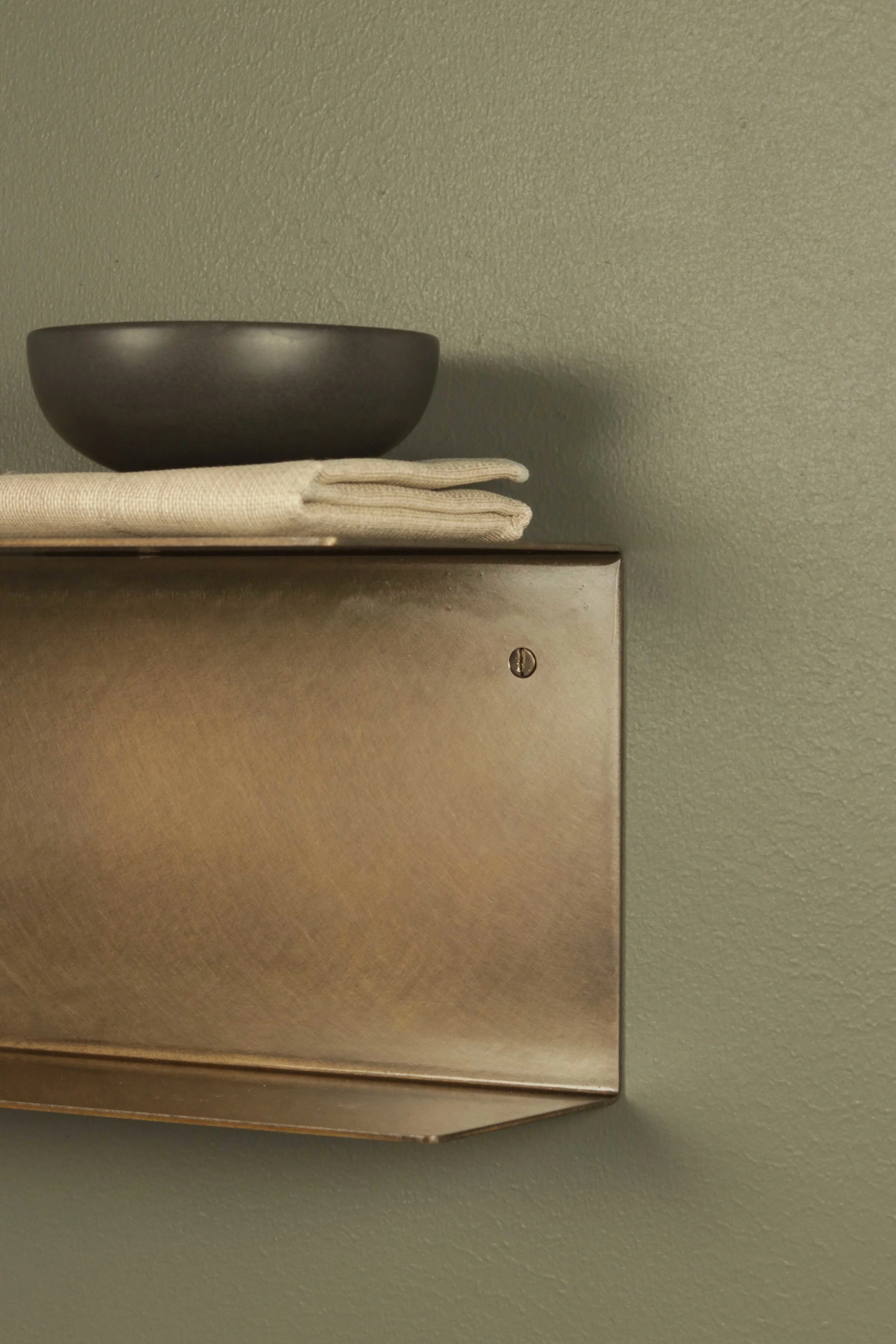 W19_Dual Fold Shelf_antiqued_detail.jpg