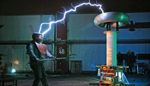 "Positively Shocking" Omega Recoil, a San Francisco-based performance troupe plays with metal suits and electricity.