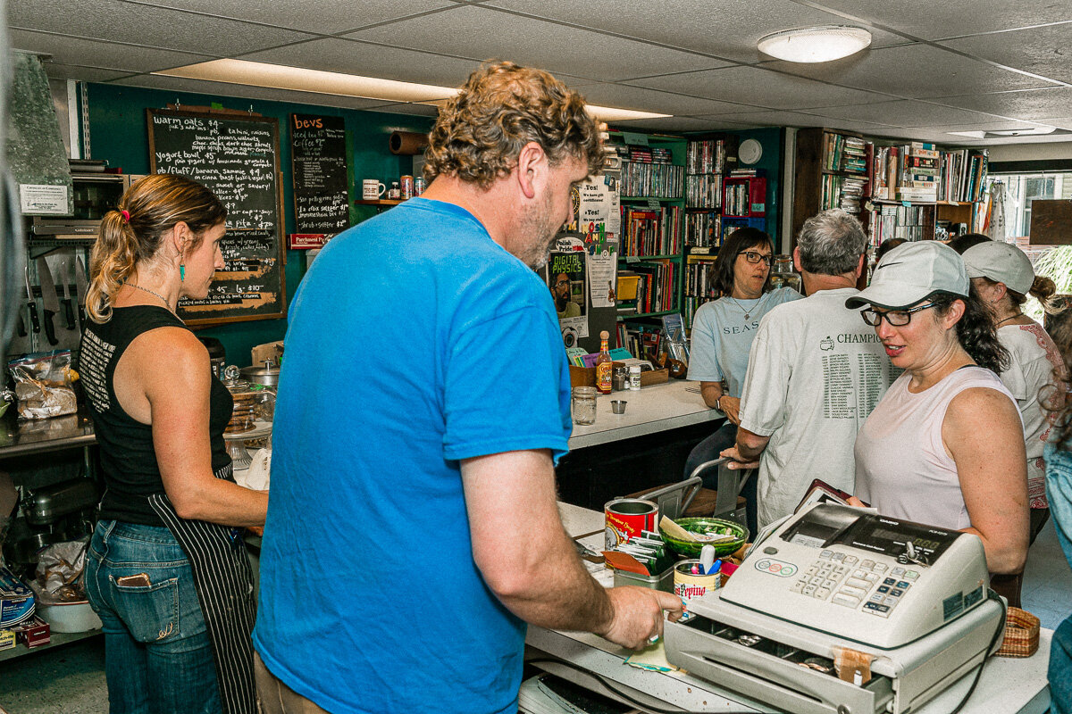 Abandoned_Luncheonette_190727_9536.jpg