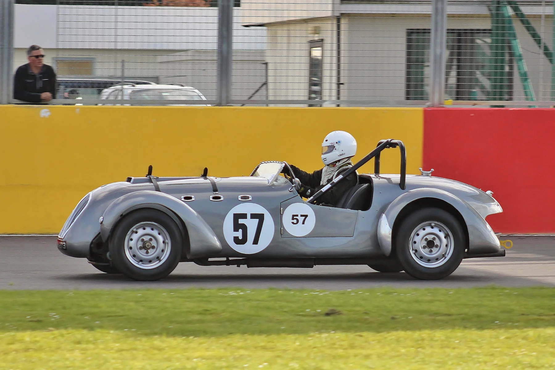 John Keatley lines up his Healey Silverstone brought over from Northern Ireland but sadly he lasted only 2 laps before a small wire got knocked off the master switch. And, surely that is our sponsor, Paul Woolmer looking on from the pitwall! Photo - Bob Bull (RBMApics)