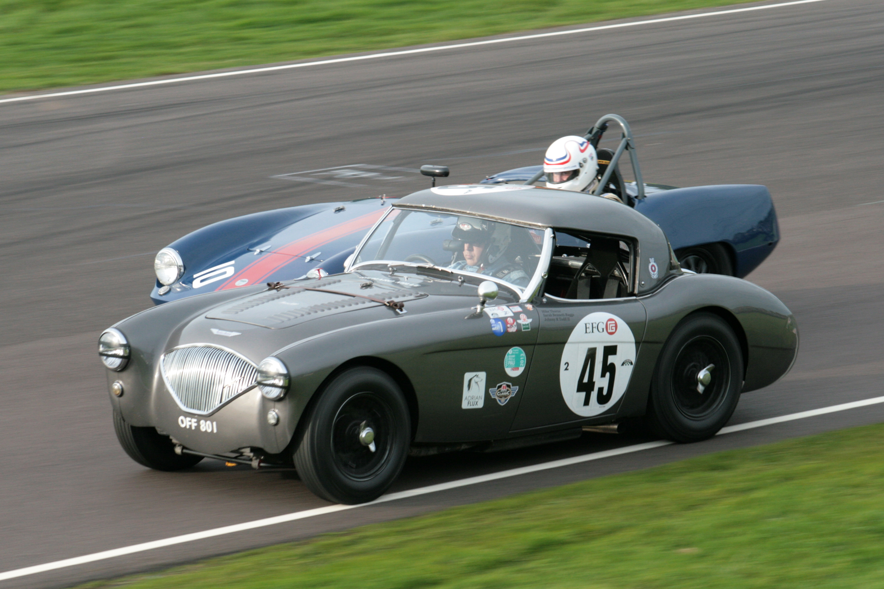 Close racing. Mike Thorne and Simon Hadfield. Photo - John Turner