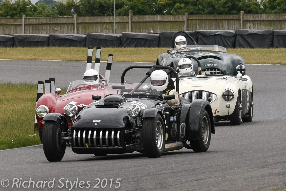 Adam Singer (Kurtis), Chris mann (Alfa Disco volante), Jeremy Holden (Austin Healey & Richard Robinson (Gomm Jaguar)