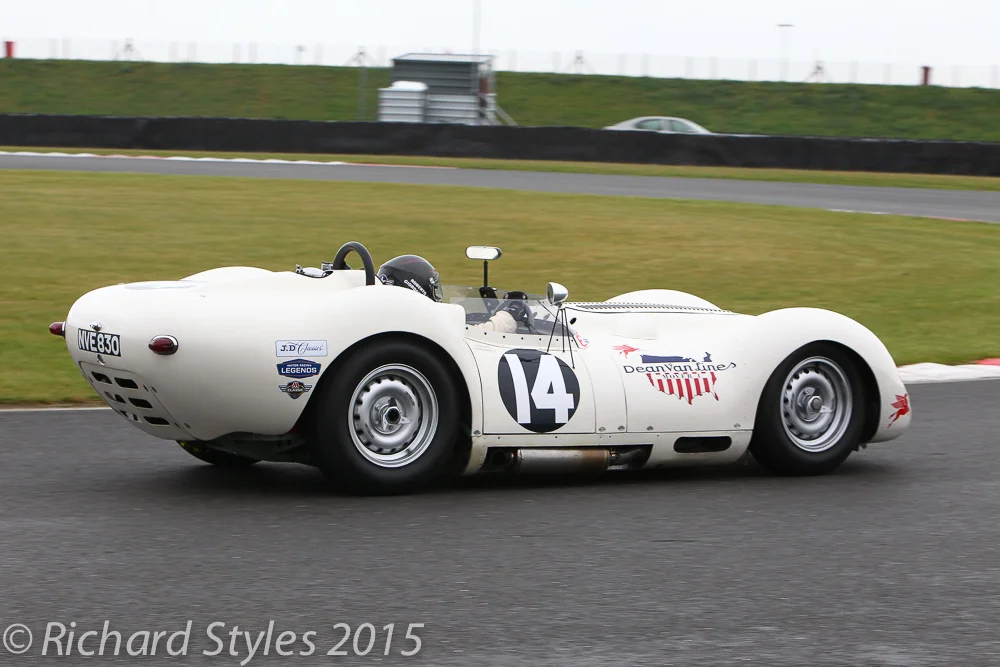 Roberto Giordanelli presses on in his Lister Chevrolet, 