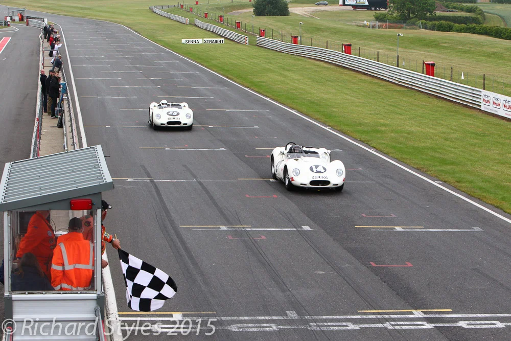 MarK Lewis so nearly snatched 2nd from Robert Giotdanelli as the two Lister Chevrolets took the flag. Lewis had been 37 seconds behind just 6 laps earlier. 
