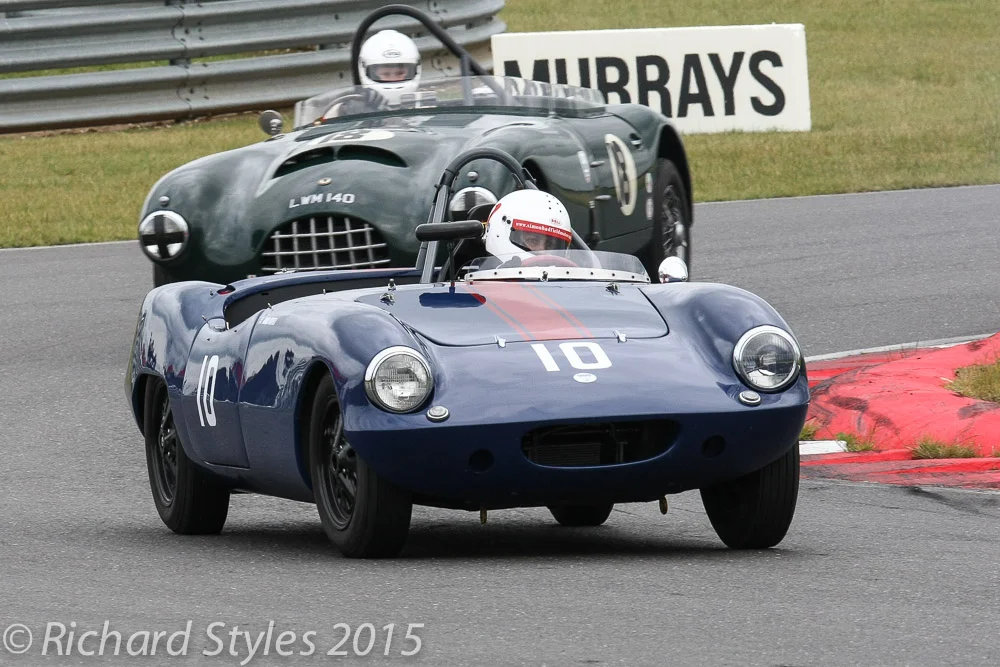 Mandie Hadfield (elva Courier) and Richard Robinson (Gomm Jaguar) finished this close apart even after the pitstops but in reverse order!