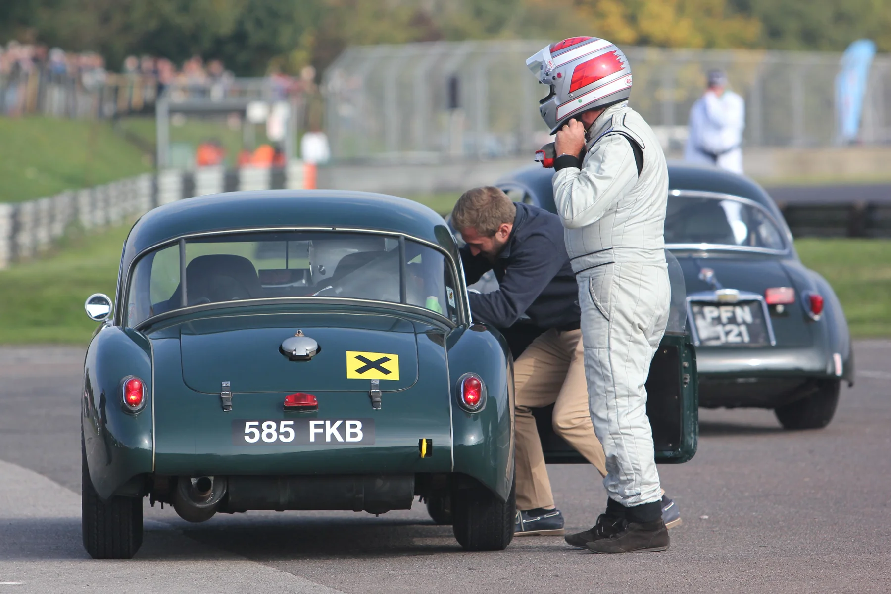 End of lap 6 and Glenn Tollett starts to remove his helmet as son, Rory gets strapped in Photo - Pat Arculus, Tripos Media 