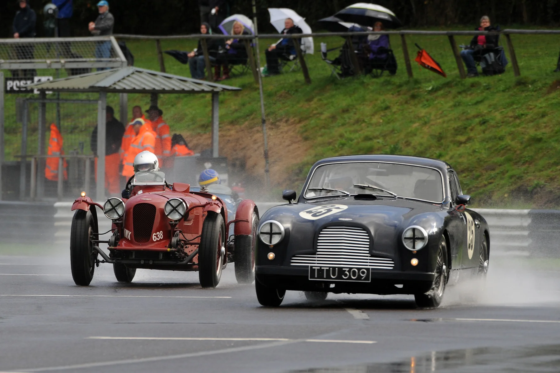 Nick Ruddell leads Mark Gillies in pretty atrocious conditions Photo - Jeff Bloxham