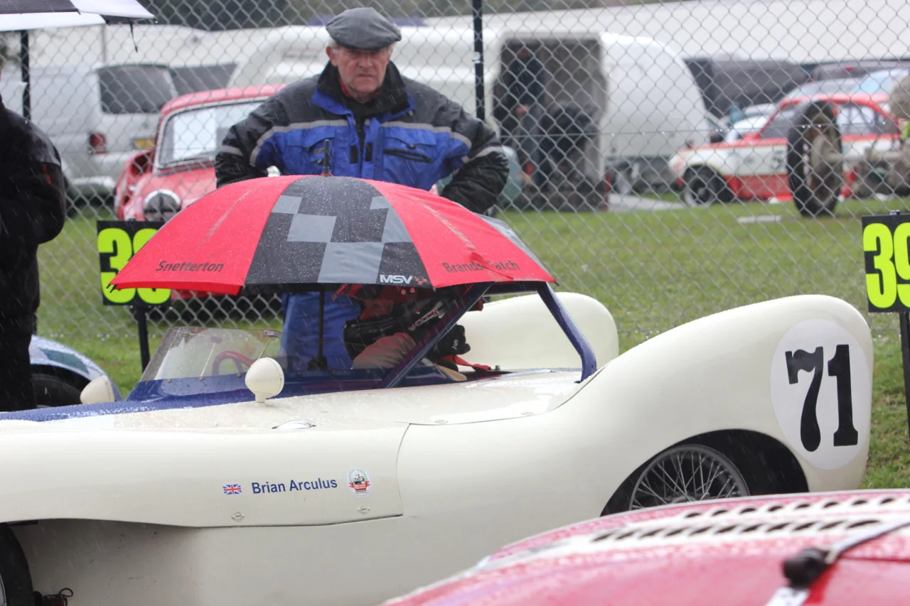 Roy Gillingham oversees Brian Arculus who really doesn't like the rain ............. Photo - Pat Arculus, Tripos Media