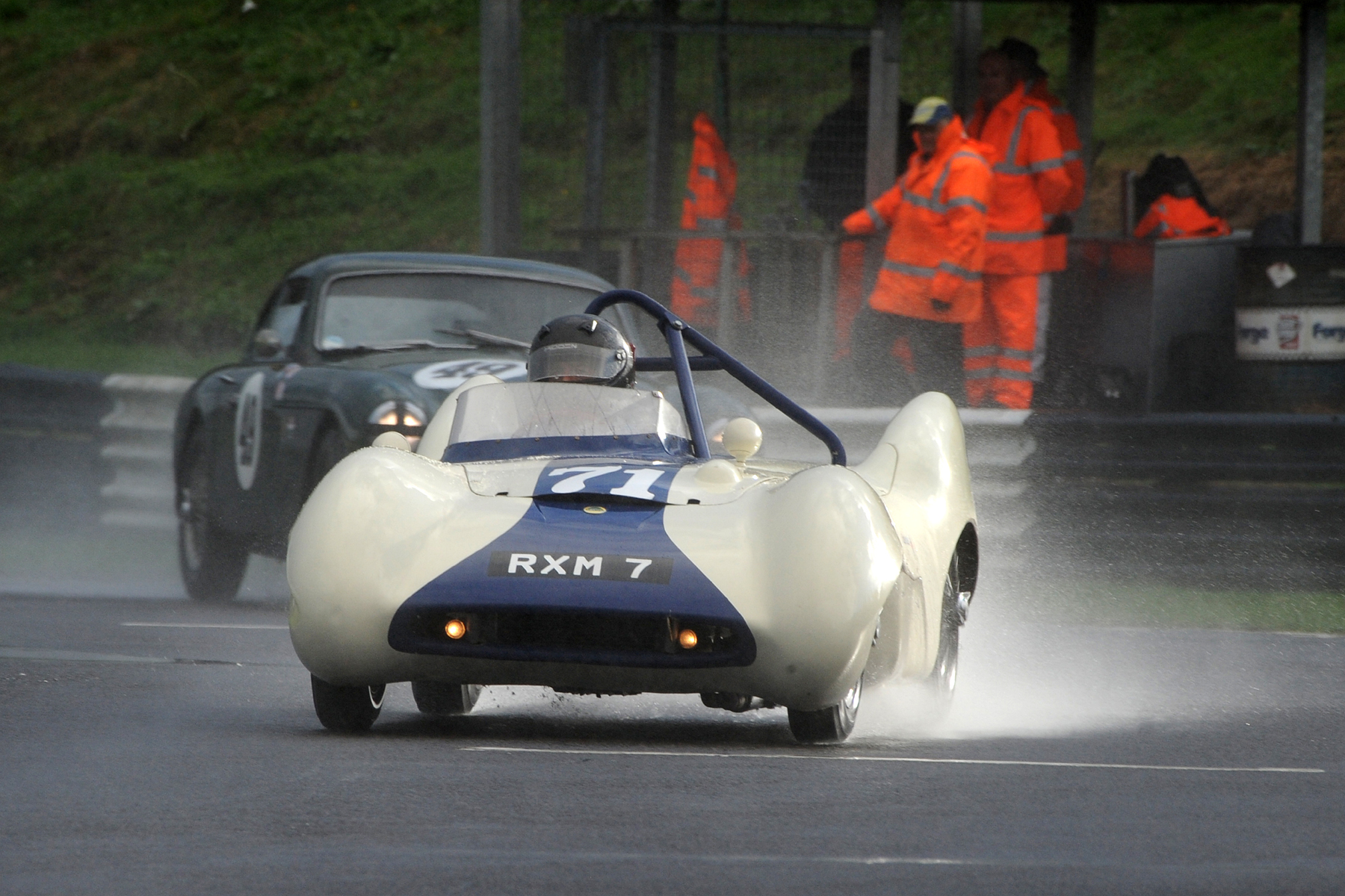 Chris Woodgate starts to close in on Brian Arculus in the little Lotus Photo - Jeff Bloxham