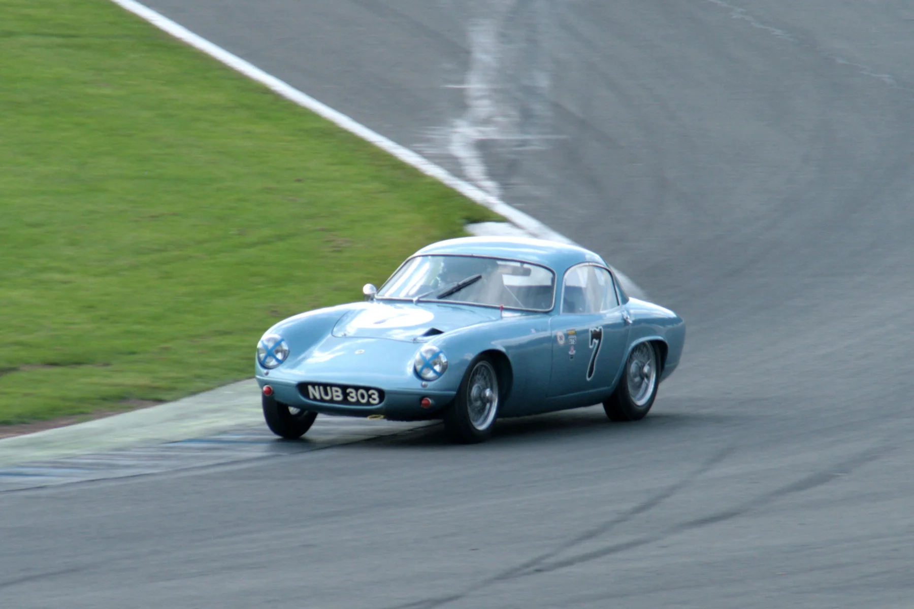 Brian Arculus rounds the Old Hairpin on his way to a comfortable victory in his Lotus Elite Photo - John Turner