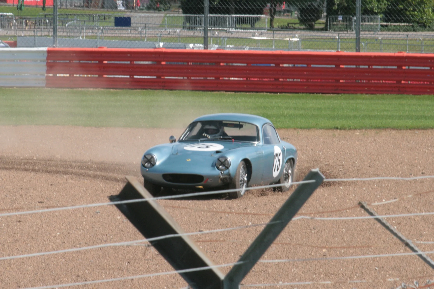 Meanwhile Robin Ellis had got deep into the gravel but was able to keep it moving and return the car having lost another big chunk of time. Recovery drive no 2 commenced Photo - John Turner