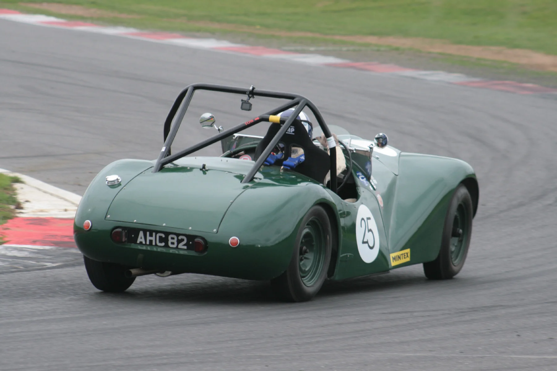 Ewen Sergison negotiates Murrays in the Connaught L2 Photo - John Turner