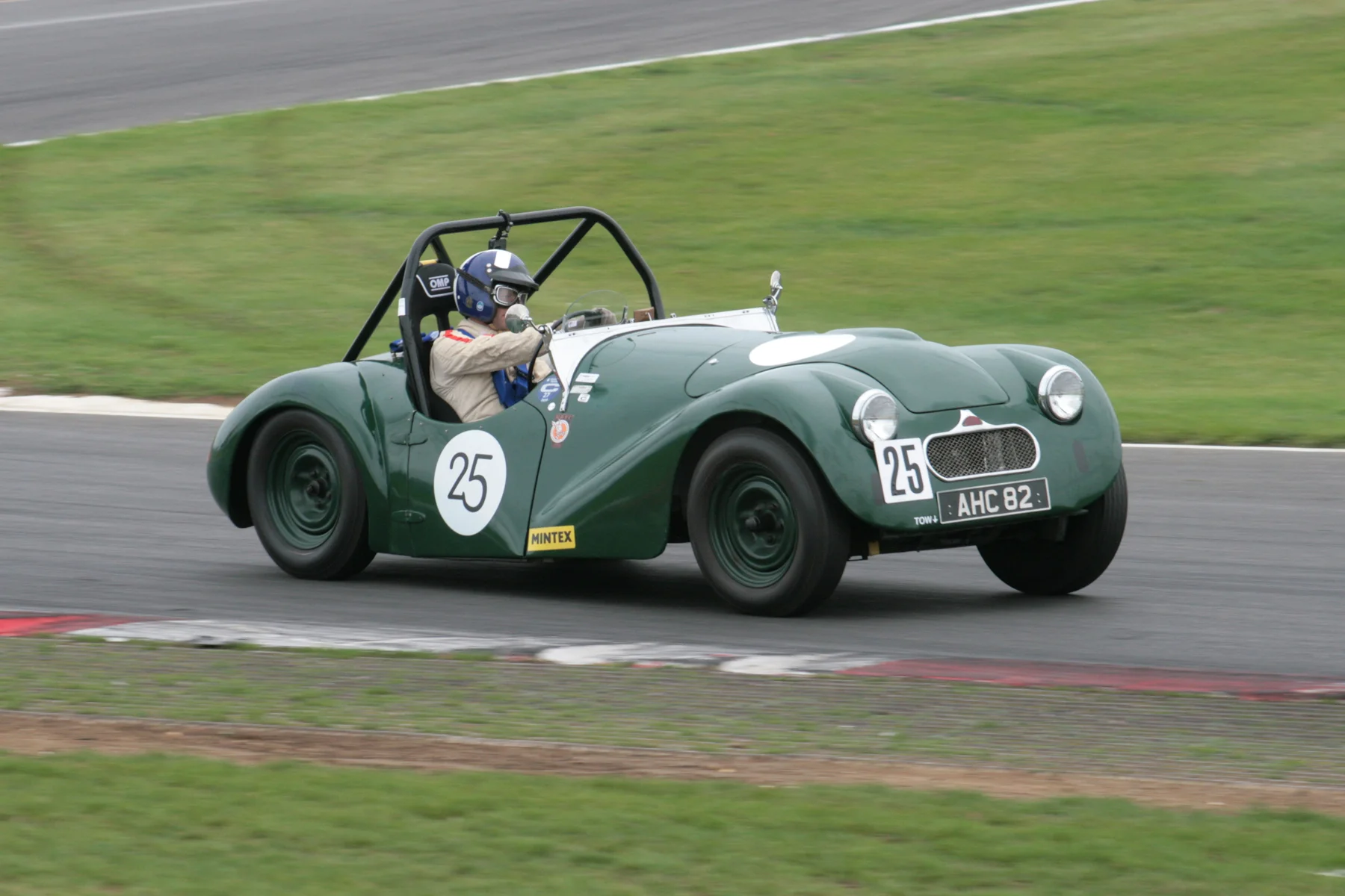 Paul Lovett’s Connaught L2 fitted with 2498cc Lea Francis engine, driven here by Ewen Sergison
