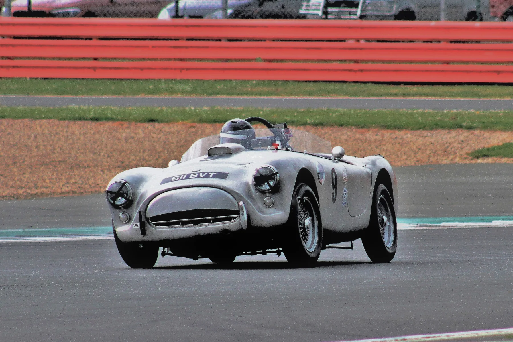 Later in the race, Ted Shepherd emulates his Dad’s press on style in this great Bob Bull (Tripos Media) shot.