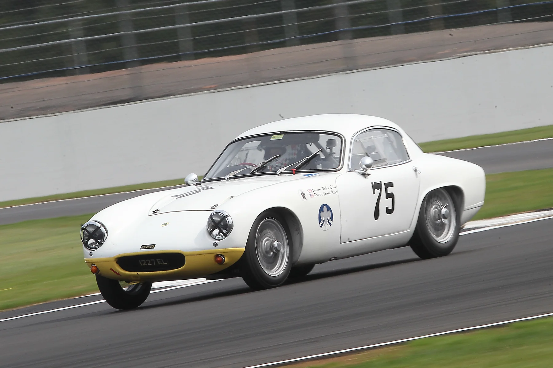 Robin Ellis hurries on in the Lotus Elite Photo - Mick Walker