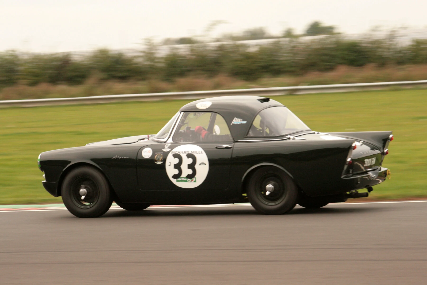 Tristan Bradfield charges the Sunbeam Alpine Le Mans towards Old Paddock Bend. Photo - John Turner
