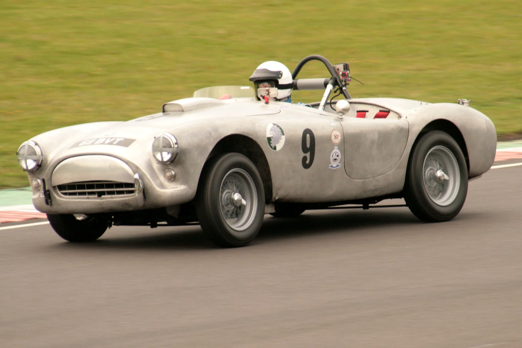 Andy Shepherd demonstrates characteristic Ace body roll Photo - John Turner