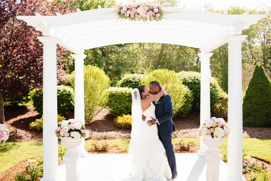 first kiss wedding ceremony