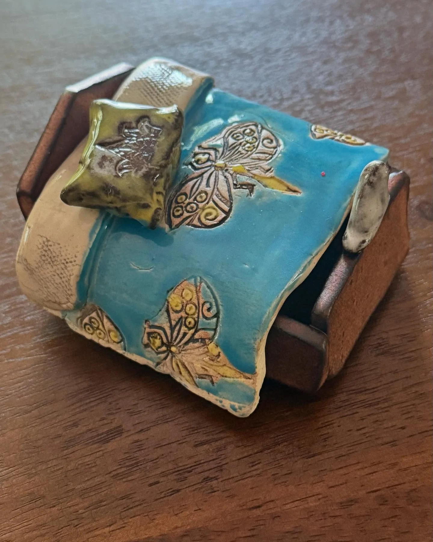Little Blue box.  A trinket box that you will cherish.  #bedbox #ceramics #handmade #jewelry #jewelrybox #kids #giftideas