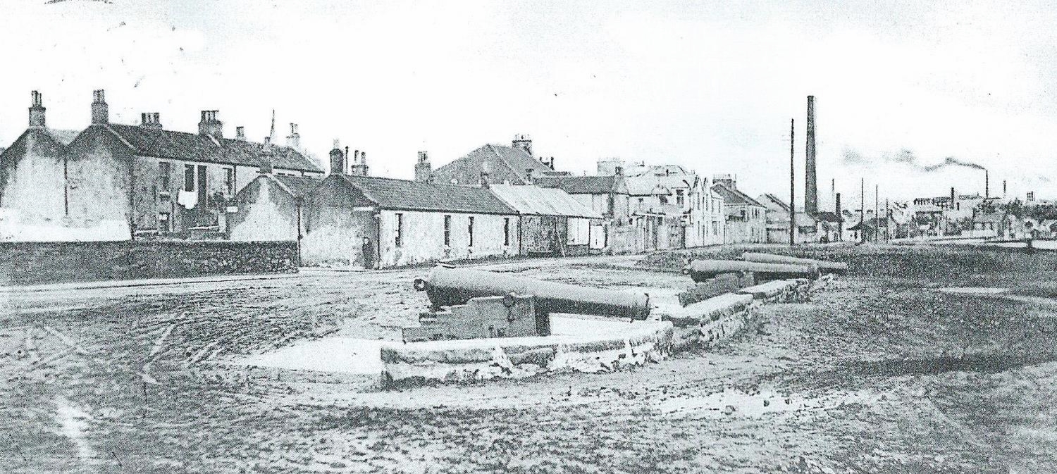 The corner of Charlotte Street on the left - Janet Myles lived in Charlotte Street. Looking east along the Esplanade in 1903. The canons belonged to the Kirkcaldy section of the 1st Fifeshire Royal Garrison artillery formed when the govt. decided towns should raise volunteer forces in the wake of the Crimean War (1853-1856)