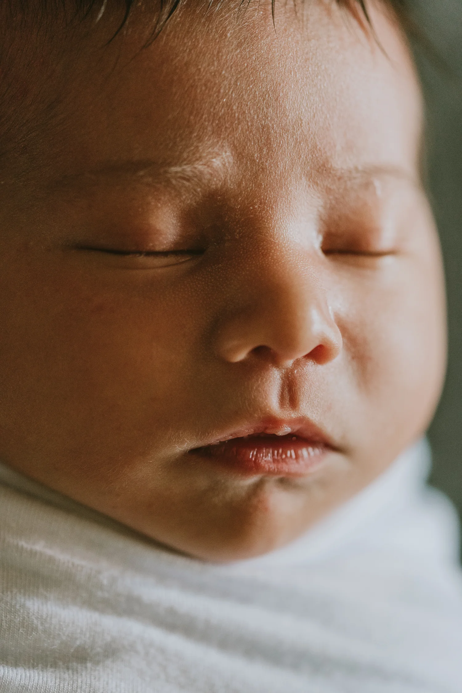 In-Home lifestyle newborn portrait photography session middlesex county new jersey