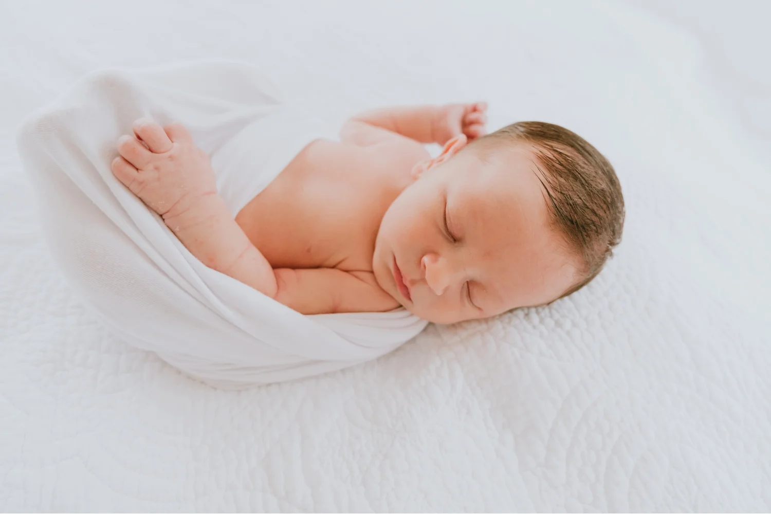 Newborn-Sleeping-In-Cocoon-During-Newborn-Photo-Session
