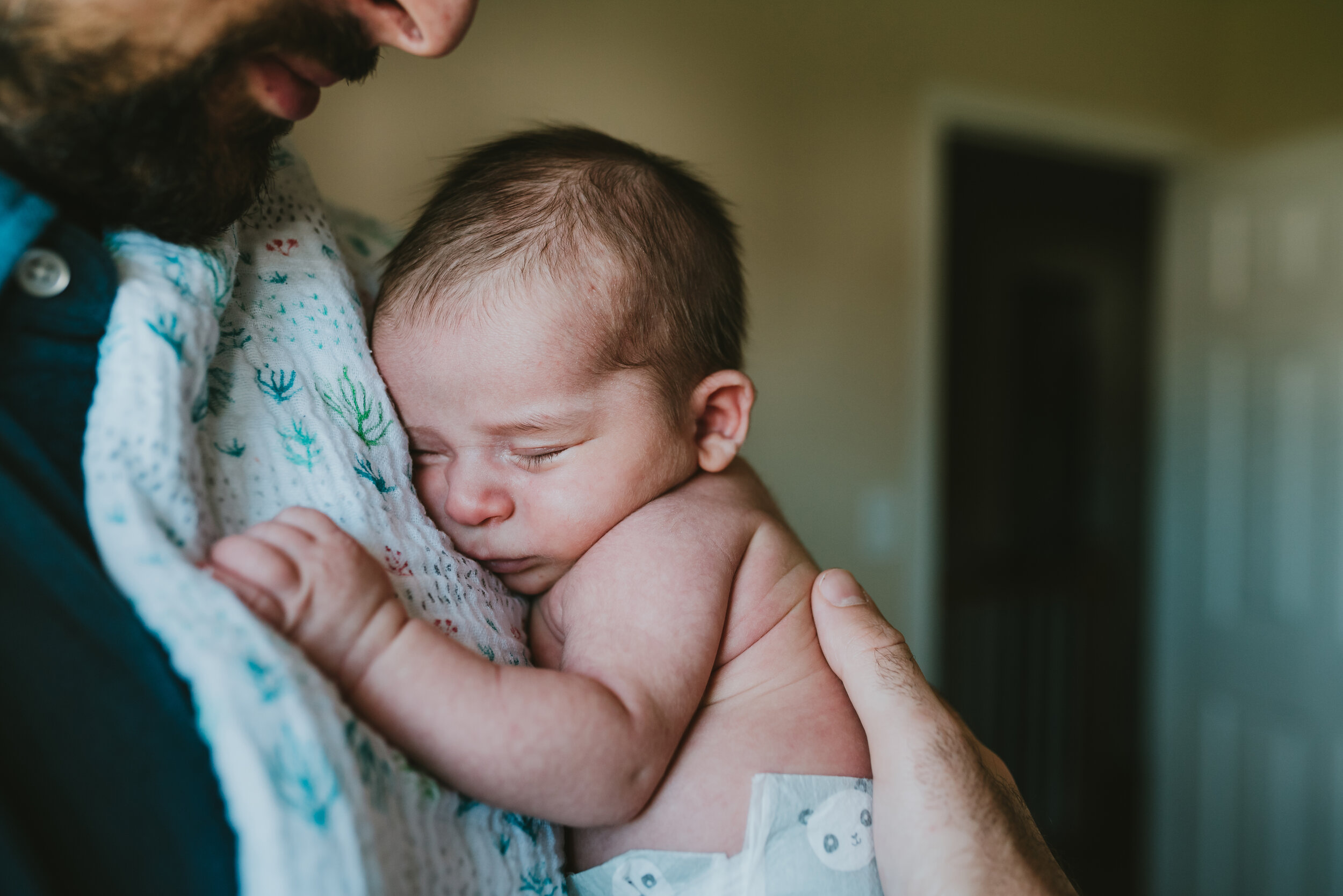 Picture-Of-Newborn-In-Father's-Arms