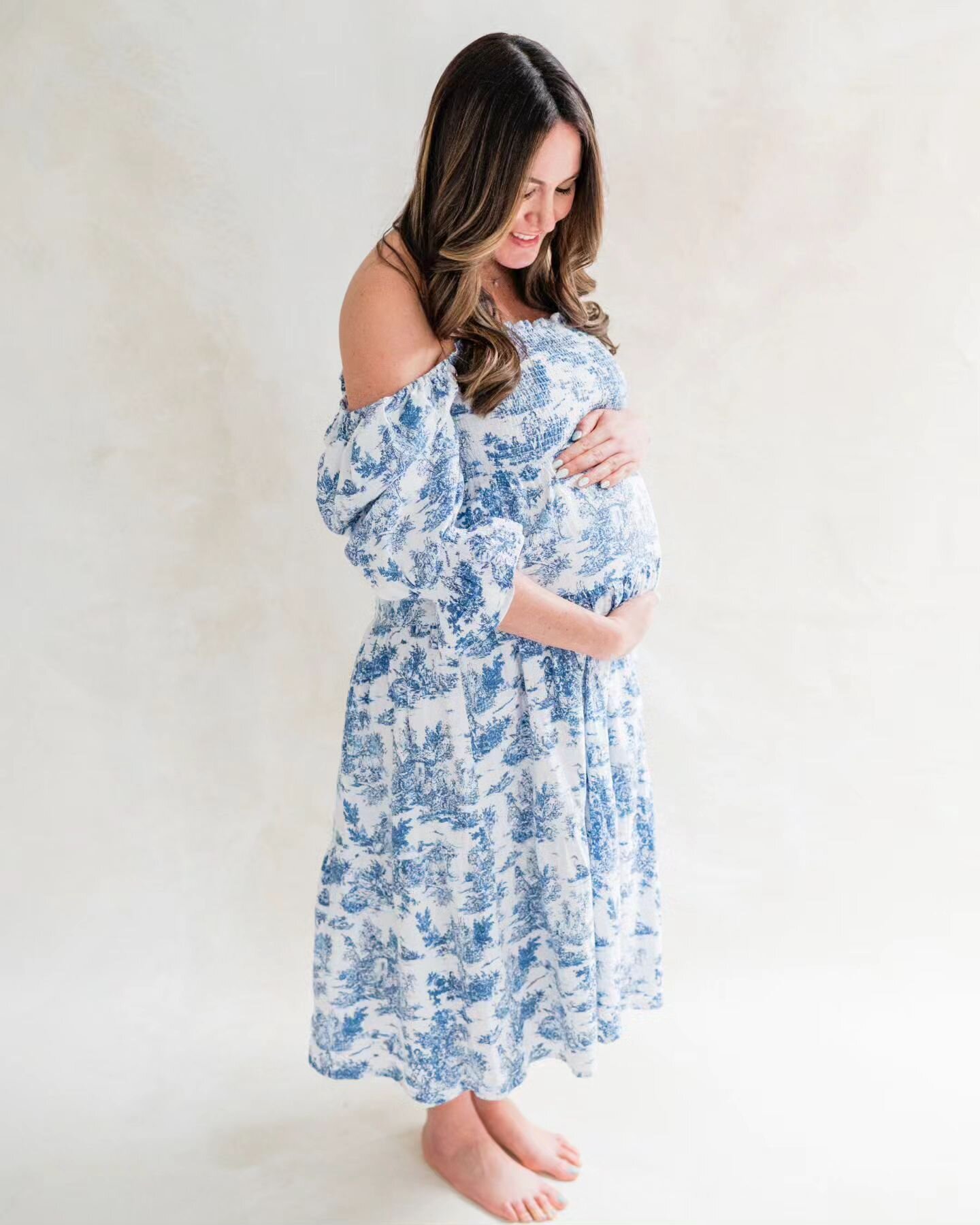 Whether you&rsquo;re planning a maternity session during the cold months of a New Jersey Winter when the world is dark and bare, or during the heat of an NJ Summer when the temperatures are too hot to withstand, the studio is a perfect place to docum