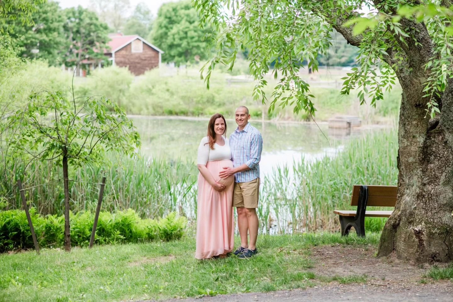 ✨ Blog Post ✨I put together a list of some of my favorite locations for family and maternity photography sessions near me! New Jersey is beautiful and has so much to offer when choosing a location for your portraits. I chose a lot of green spaces but