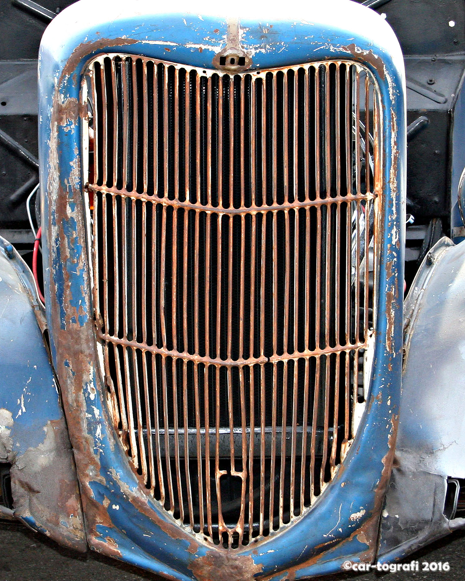 rusted-in-blue-car-tografi.jpg