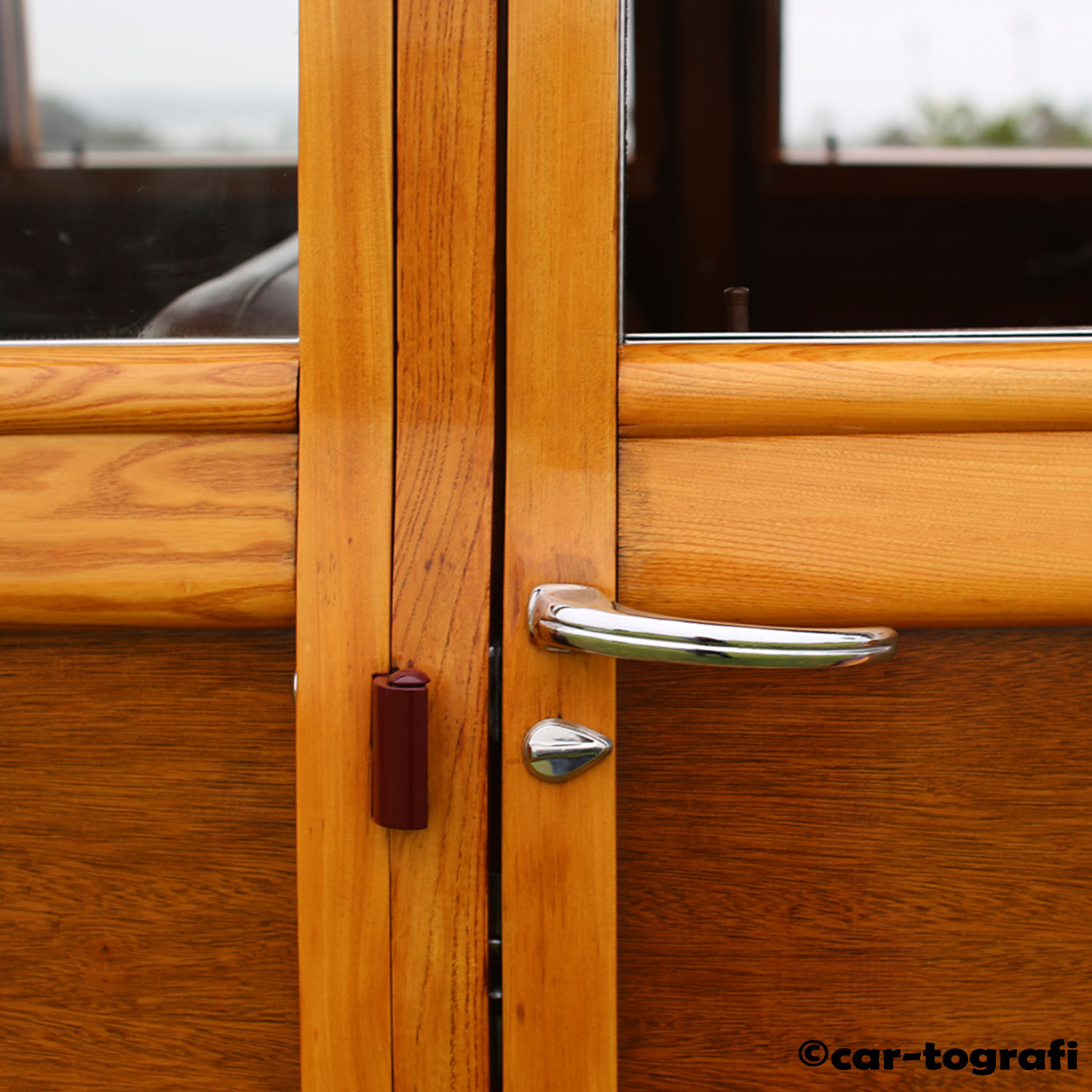 woodie-at-the-beach-panels-car-tografi-sb.jpg