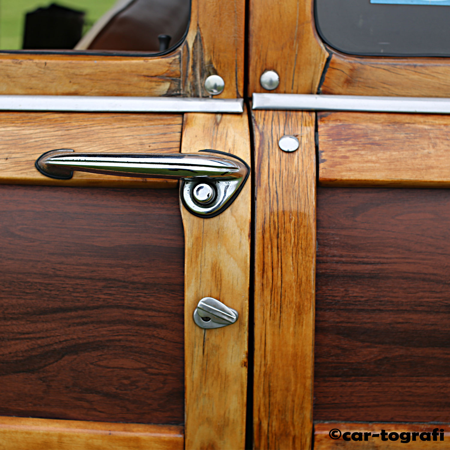 woodie-at-the-beach-panels-car-tografi-wb.jpg