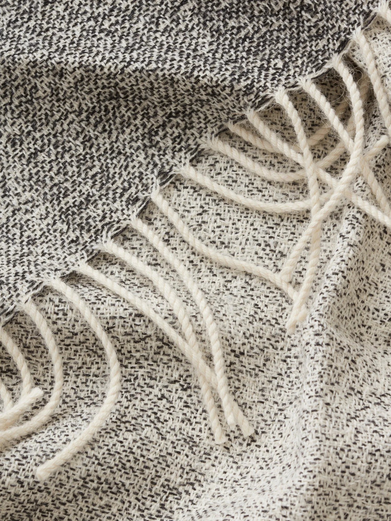 Fells-Andes-Luft-Baby-Alpaca-Throw-Detail.jpg