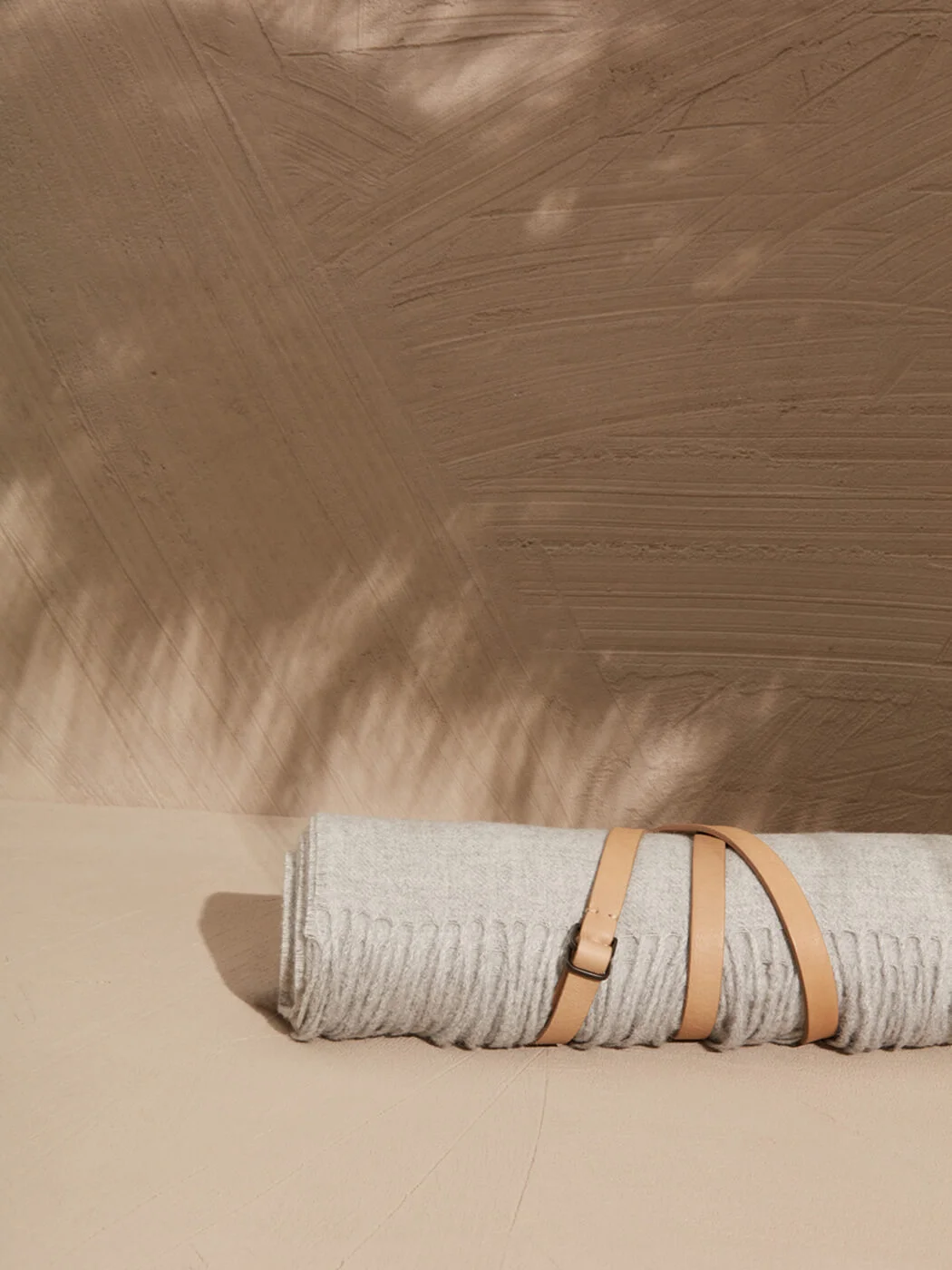 FELLS-ANDES-SORENSEN-LEATHER-STRAPP-SAND-DIMMA-THROW-BLANKET-BABY-ALPACA-LIFESTYLE.jpg
