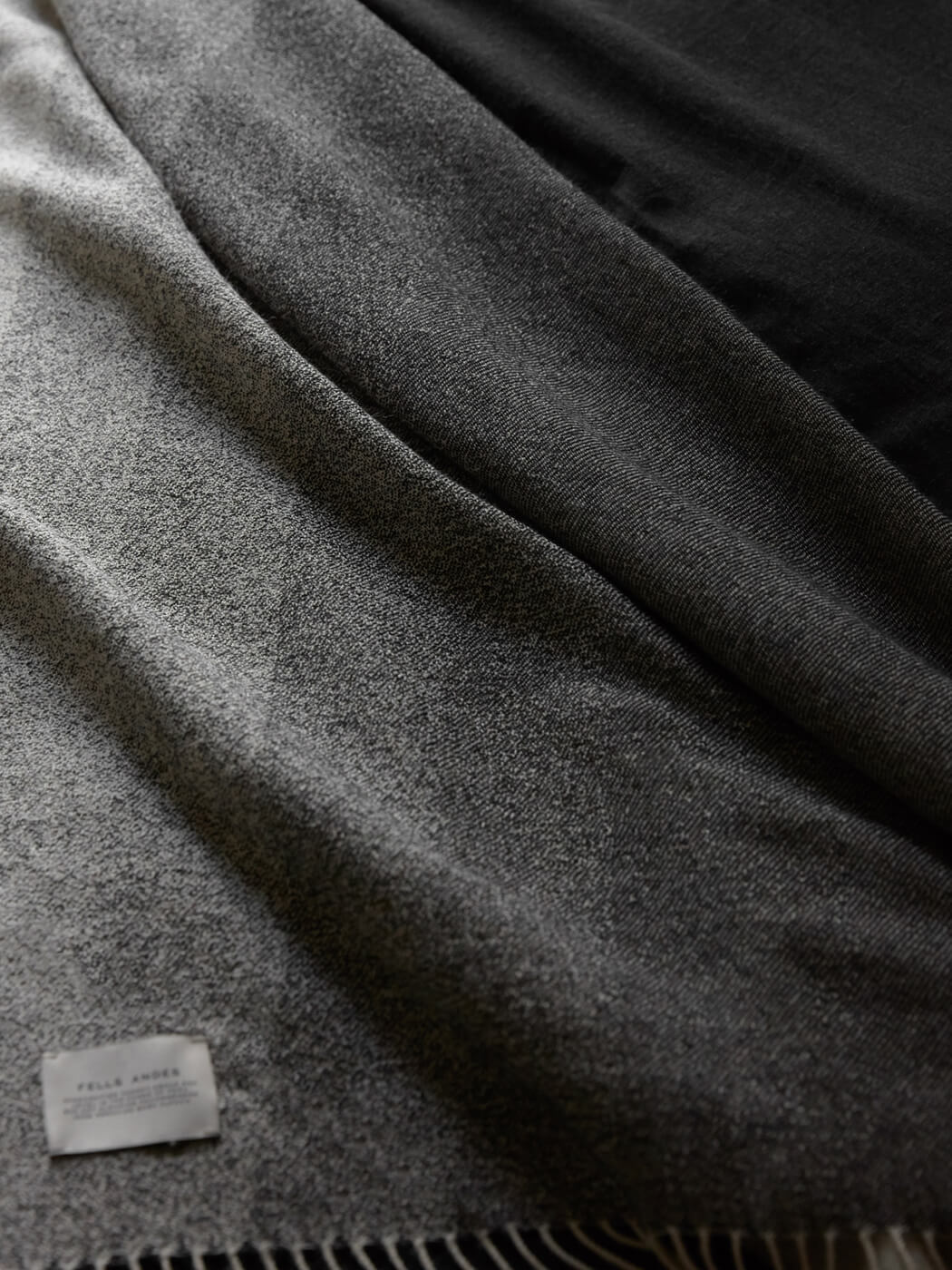 FELLS-ANDES-LIFESTYLE-LUFT-BABY-ALPACA-THROW-CHARCOAL-01.jpg