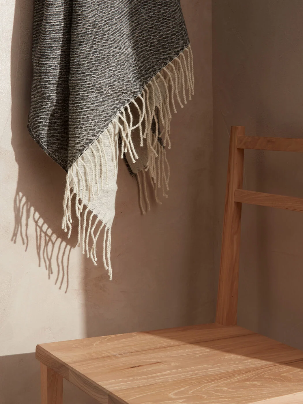 Fells-Andes-Luft-Baby-Alpaca-Throw-Studio.jpg