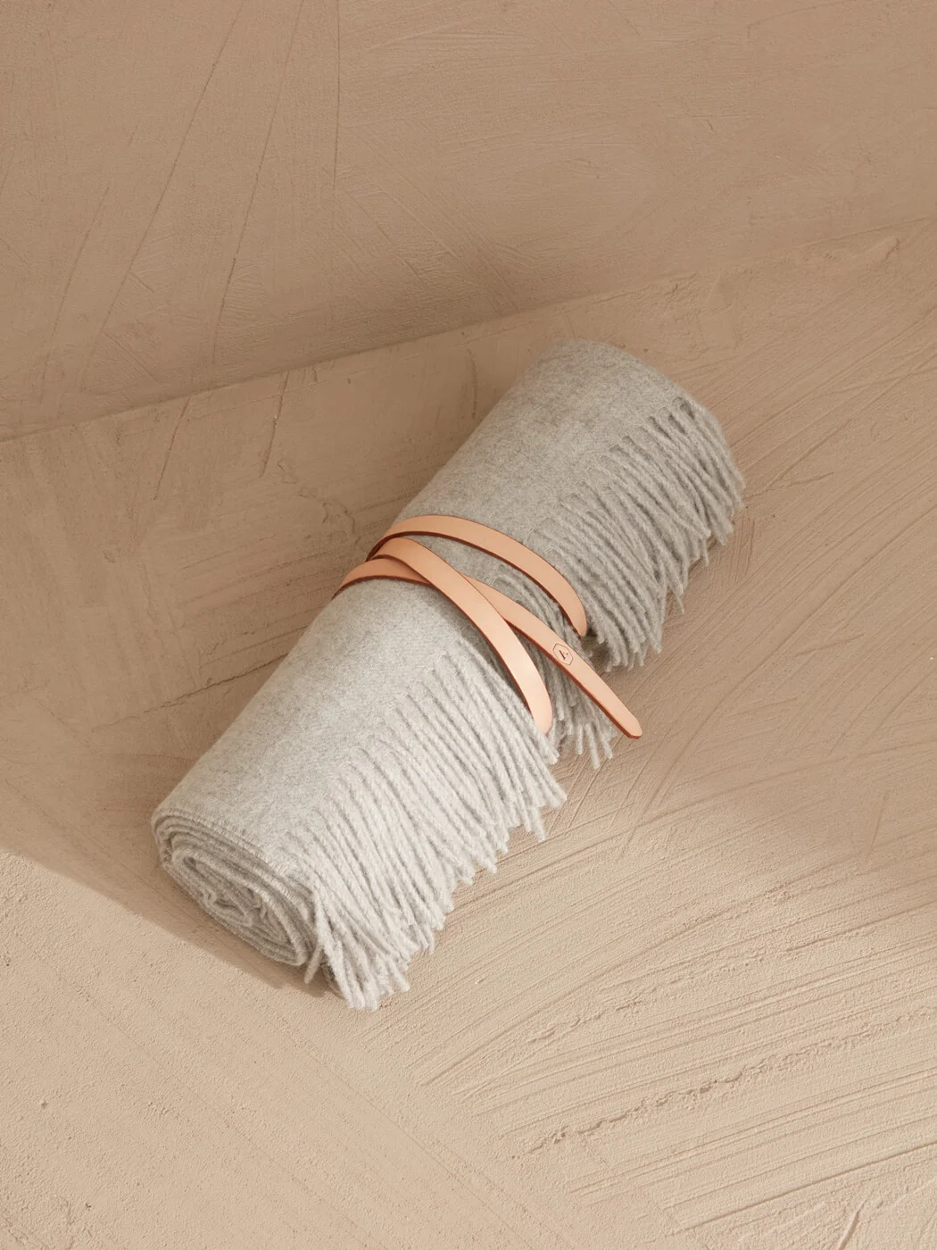 FELLS-ANDES-DIMMA-THROW-BLANKET-ROYAL BABY-ALPACA-LEATHER-STRAP-LIFESTYLE.jpg