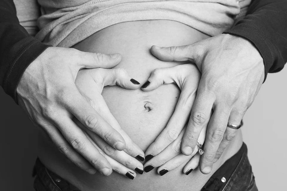 Heather blog RI maternity photographer 3.jpg