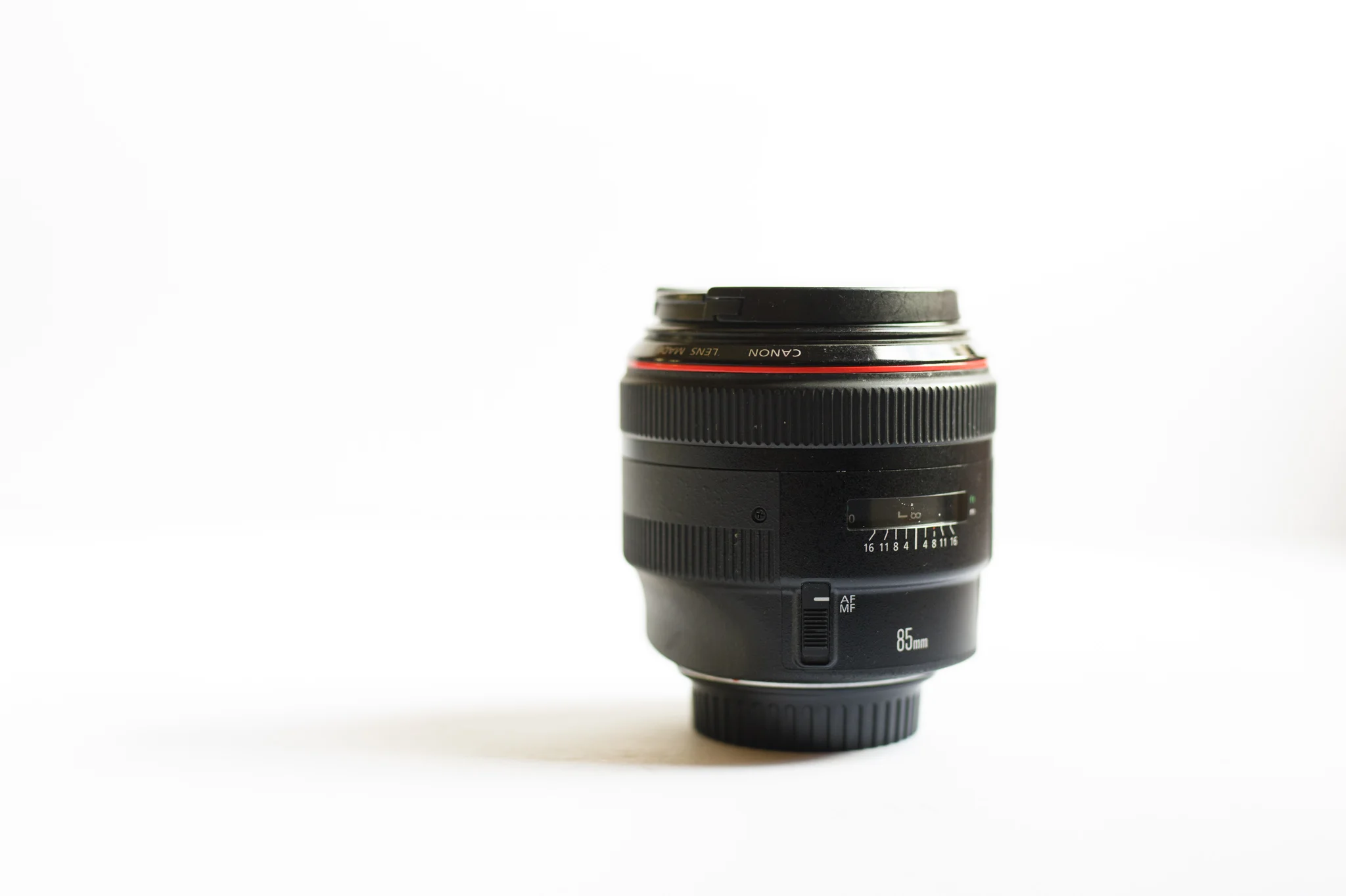 Canon 85mm 1.2 lens
